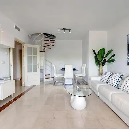 Stunning Duplex 5 Minutes From Puerto Banus * 马尔韦利亚