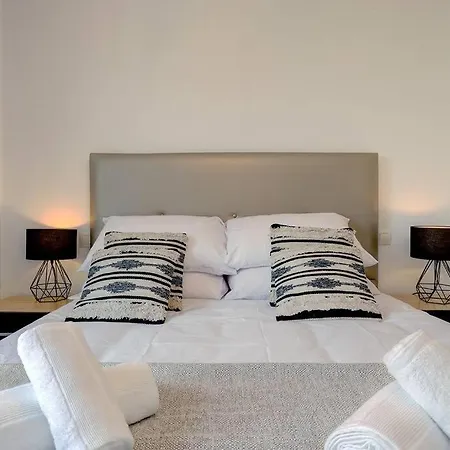 Stunning Duplex 5 Minutes From Puerto Banus 아파트 마르베야