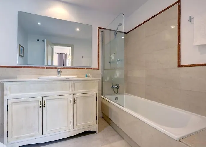 Stunning Duplex 5 Minutes From Puerto Banus Apartament